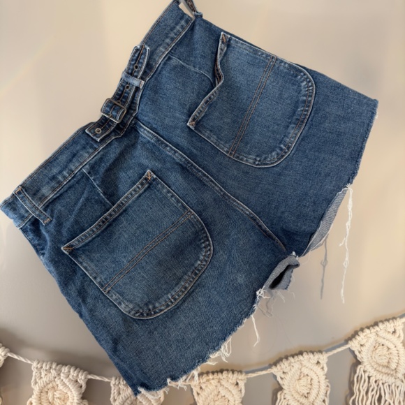 Old Navy High-Waisted OG Straight Jean Cut-Off Shorts for Women - Size 10 - Picture 2 of 4